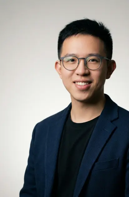 Sales Director Wang Sairen